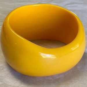Chunky Retro Abstract Yellow Lucite Resin Bangle